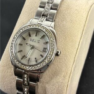 Relic by fossil vintage date pearl dial rhinestones elegant ZR 12035 wbattery